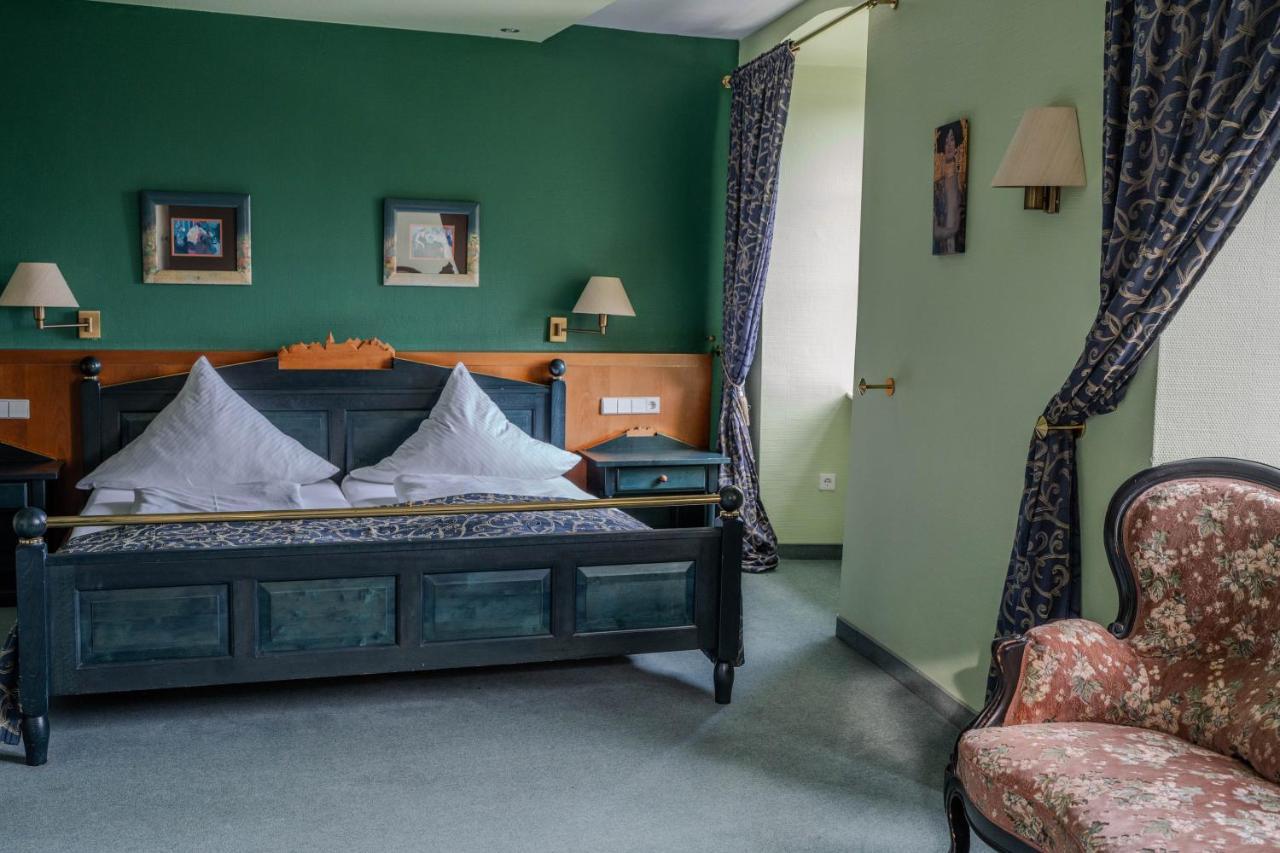Eventlocation & Hotel Schloss Neuburg Obrigheim المظهر الخارجي الصورة